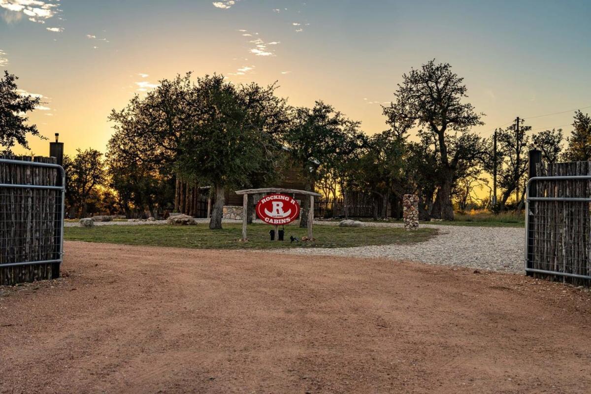 Rockin' R - Morning Star Cabin Fredericksburg Exterior photo